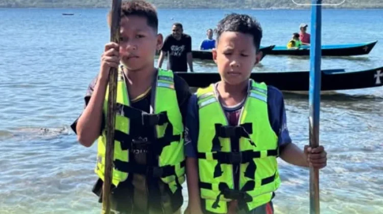 Sebanyak 27 Tim dari 14 SD Meriahkan Lomba Dayung HUT Ke-81 RI di Larantuka