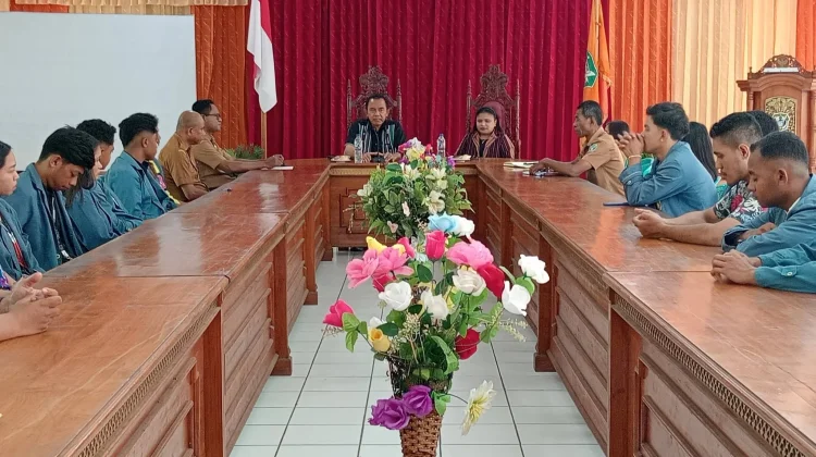 Bupati Flotim Apresiasi Mahasiswa Unwira Bangun Desa Lewolema Lewat Program MBKM