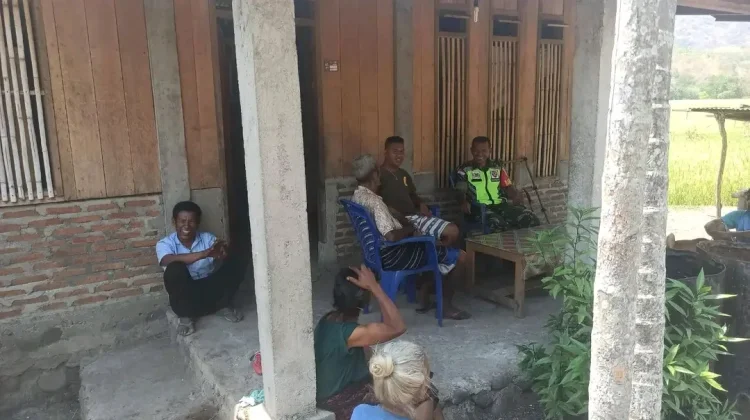 Babinsa Hadir, Jaga Keamanan Desa Pise