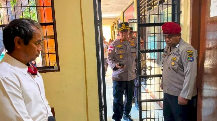 Kapolres Flores Timur Sidak Ruang Tahanan, Pastikan Keamanan Terjaga