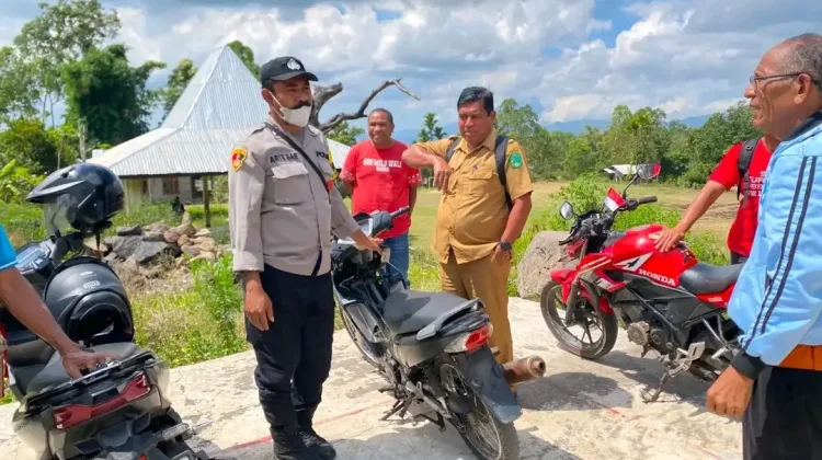 Bhabinkamtibmas Desa Inelika Intensifkan Patroli dan Sambang Warga