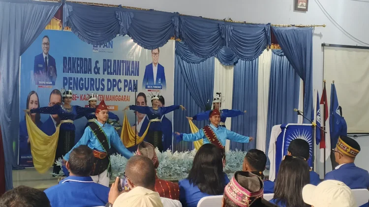 Anggun Penuh Makna, Sanggar Wela Songke Bawa Tari Tiba Meka di Rakerda PAN Manggarai