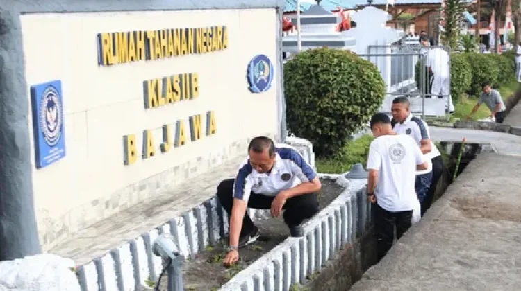 Rutan Bajawa Gelar Aksi Bersih Lingkungan Sambut HUT ke-81 RI