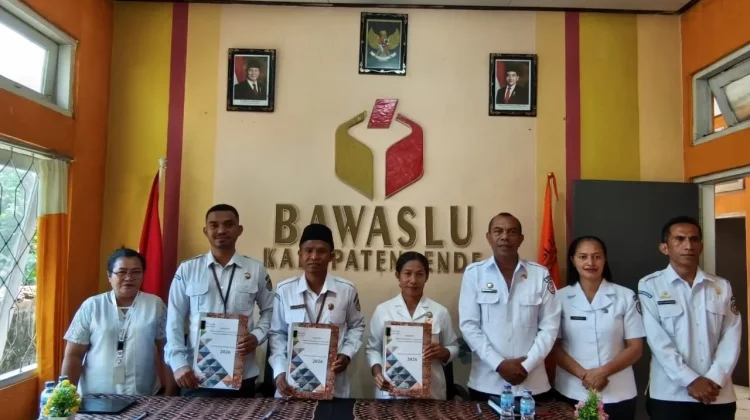 Bawaslu Ende Perkuat Tata Kelola Organisasi lewat Penandatanganan IKU
