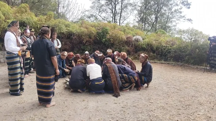 Ritual Pati Ka Du’a Bapu Ata Mata Rawat Warisan Kelimutu