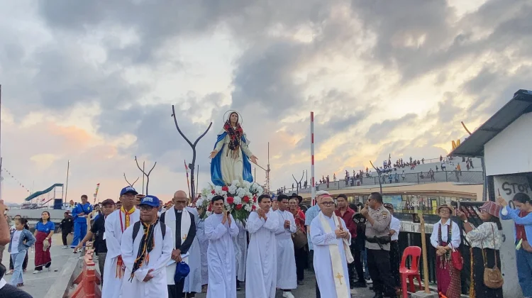 Prosesi Maria Assumpta Nusantara Tampilkan Harmoni Multi-Etnis di Labuan Bajo