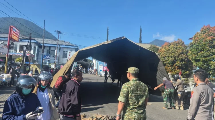 Kodim 1612 Manggarai Siaga Evakuasi Pasien Rumah Sakit Pascagempa di RS Ben Mboi
