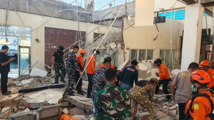 Kodam IX/Udayana Kerahkan Prajurit Bantu Evakuasi Warga Pascagempa M7,7 di NTT