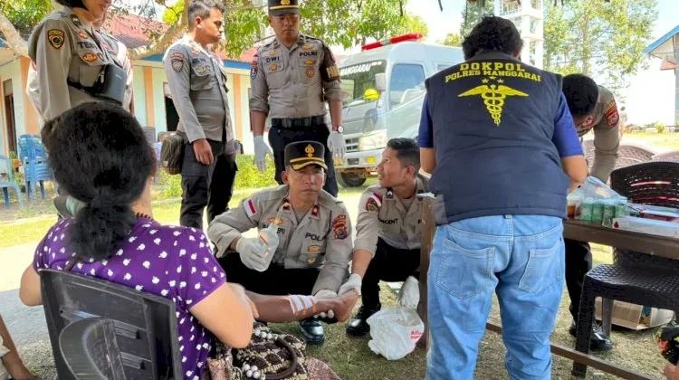 Polres Manggarai Beri Layanan Kesehatan dan Bantuan Bagi Korban Gempa di Desa Poco