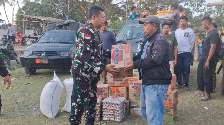 Danrem 161/Wirasakti Salurkan Bantuan Bagi Korban Gempa di Desa Kebirangga
