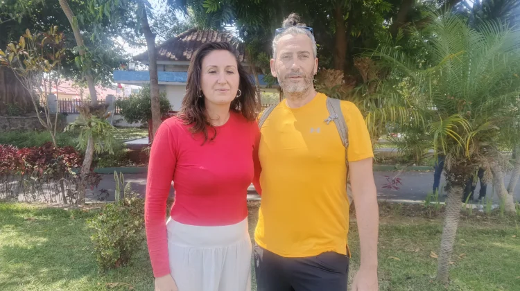 Turis Asal Italia Ikuti Upacara HUT ke-81 RI di Manggarai