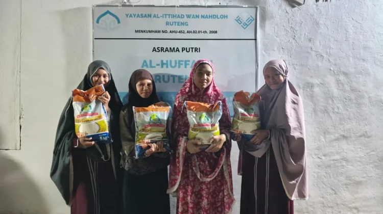 Mahasiswa S3 Undiksha Salurkan 1 Ton Beras di Manggarai dan Manggarai Timur