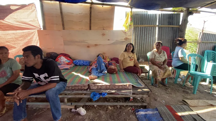 Ibu Empat Anak Bertahan di Pengungsian Kampung Damer, Butuh Air Bersih dan Makanan