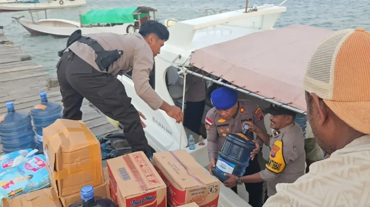322 KK Warga Longos Mengungsi, Polres Mabar Datang Bawa Bantuan