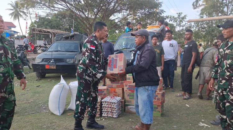 Danrem 161/Wirasakti Salurkan Bantuan untuk Korban Gempa