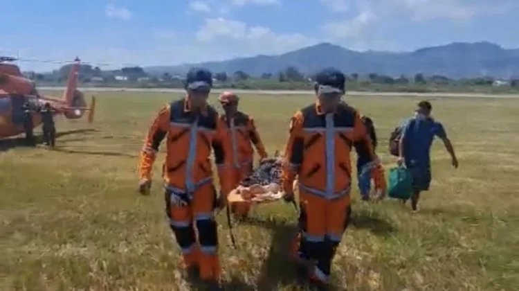 Tiga Korban Gempa Manggarai Timur Dievakuasi dengan Helikopter Basarnas