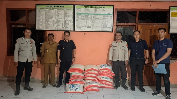 Imigrasi Labuan Bajo Salurkan 1 Ton Beras untuk Korban Gempa di Sano Nggoang