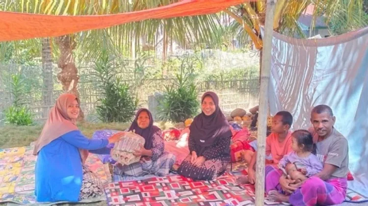 Penyuluh Agama Islam Kemenag Ende Dampingi Warga Terdampak Gempa di Ndetuzea