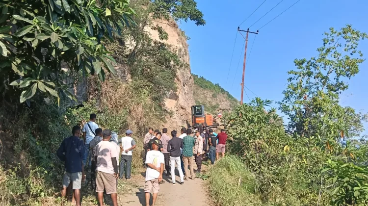 Jalur Dua Desa di Ndona Kembali Dibuka Usai Longsor Pascagempa, Warga Lega