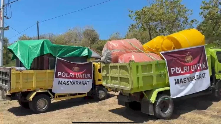 Kapolri Salurkan 1.300 Paket Sembako bagi Pengungsi Gempa Manggarai Timur