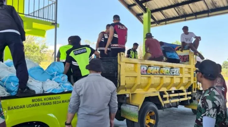 Polres Sikka Kawal Bantuan Presiden dan Air Bersih