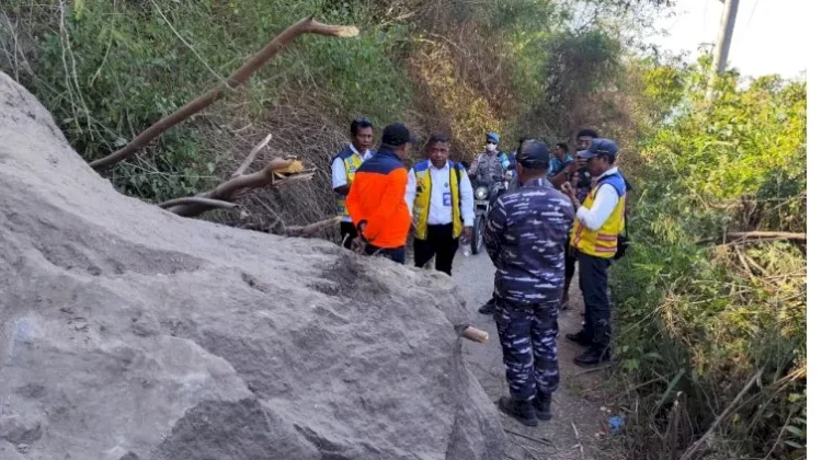 Dirjen SDA Tinjau Jalan Terdampak Gempa di Palue