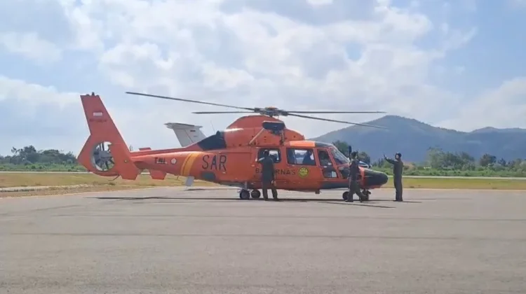 Helikopter Dauphin Basarnas Evakuasi Korban Kritis Gempa Dari Manggarai Timur