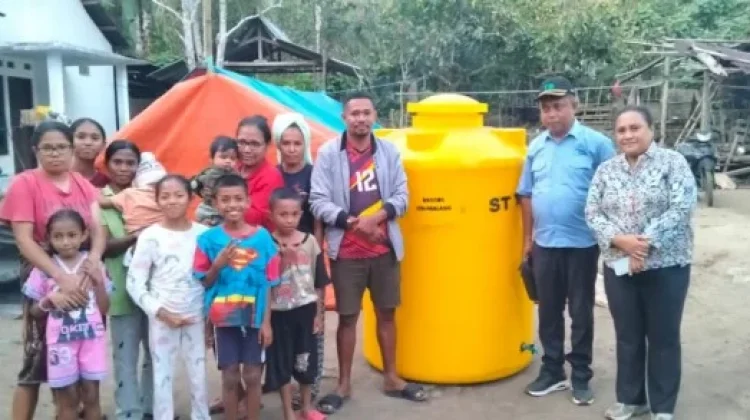 Perumda Tirta Kelimutu Salurkan Air Bersih Bagi Korban Gempa