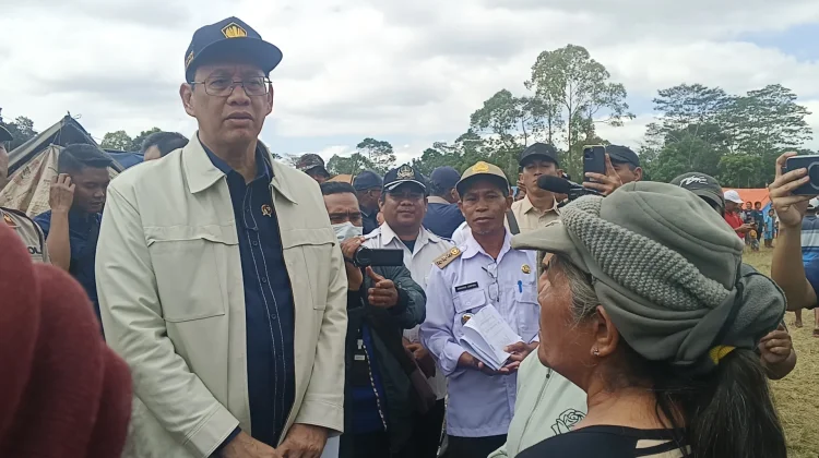 Menkeu Purbaya Tinjau Penanganan Warga Terdampak Gempa di Manggarai
