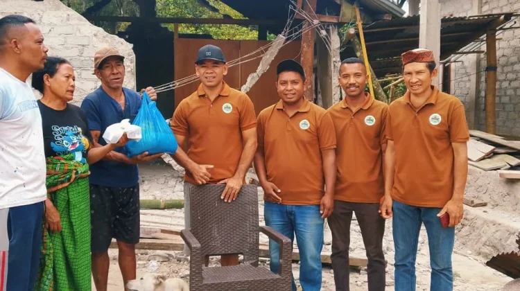 Pokdarwis Beo Mano Salurkan Bantuan untuk 50 KK Terdampak Gempa
