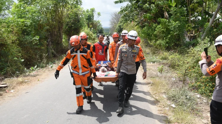 Tim SAR Gabungan Percepat Evakuasi Medis Pascagempa Susulan 6,0 di NTT