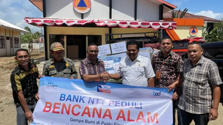Bank NTT Labuan Bajo Salurkan Bantuan Bagi Warga Terdampak Gempa