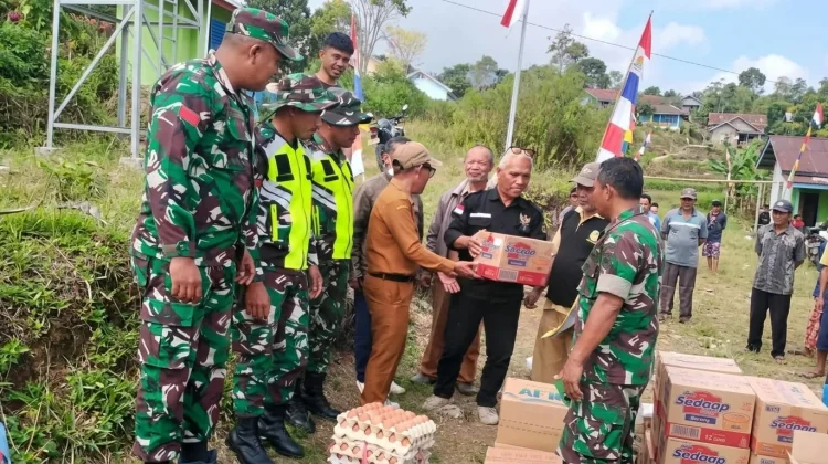 TNI Kawal Bantuan Logistik untuk 105 KK Terdampak Gempa di Desa Jaong Manggarai