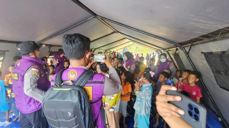 Tim Psikologi Polda NTT-Jatim Pulihkan Trauma Pengungsi Maukaro