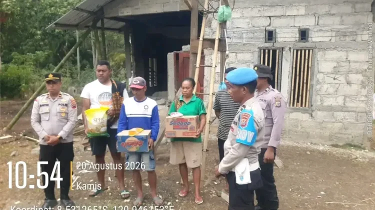Polres Ngada Salurkan 100 Paket Sembako di Wolomeze