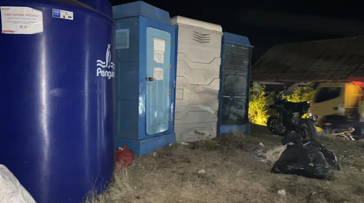 Pengungsi Gempa Reok Kesulitan, Tiga Toilet Portabel Tak Bisa Digunakan