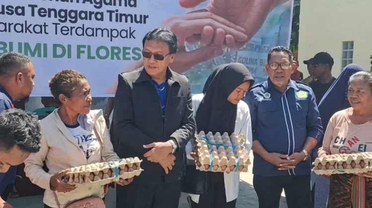 Kemenag NTT Bantu Warga dan ASN Terdampak Gempa