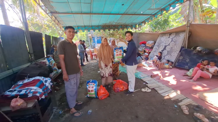 Sapa Muslim dan RRI Ende Salurkan Sembako Bagi Korban Gempa