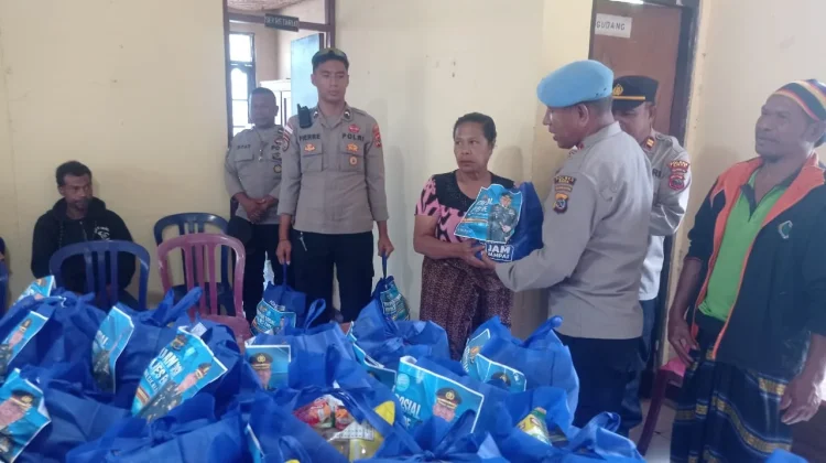 Polres Ende Salurkan Bansos Gempa untuk Warga Sokoria dan Kurulimbu