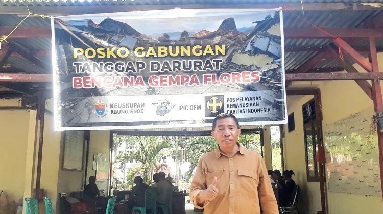 Lintasi Flores, Wakil Rektor UM Kupang Sapa Penyintas Gempa