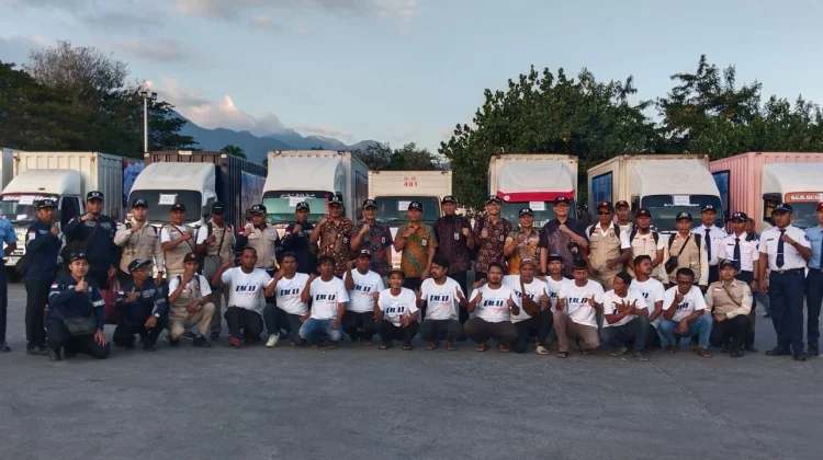 Dharma Lautan Utama Kirim 12 Truk Bantuan Gempa Flores