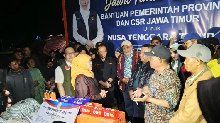Gubernur Jatim Serahkan Bantuan Rp720 Juta Bagi Korban Gemba di Manggarai