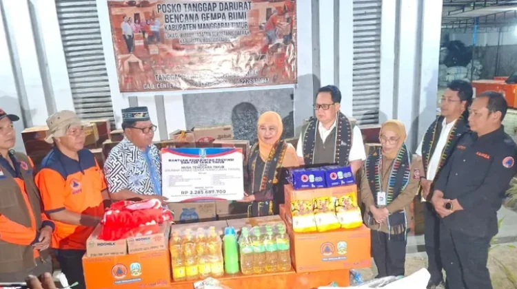 Khofifah Indar Parawansa Bawa Bantuan Kemanusiaan 52,9 Ton ke Manggarai Timur