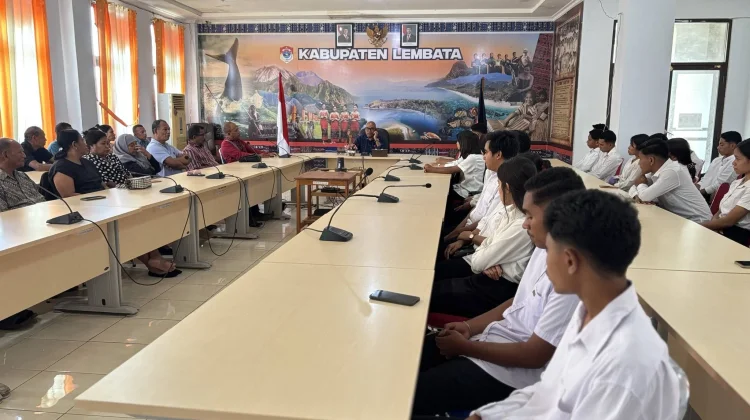 41 Mahasiswa Lembata Ikuti Program Kuliah Sambil Bekerja di Semarang