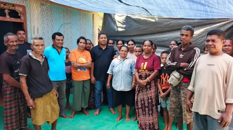 Bupati Sikka Serahkan Santunan Duka Korban Gempa