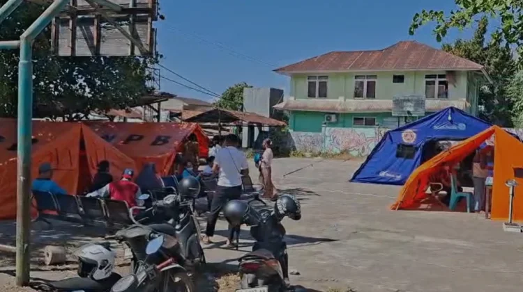 Puskesmas Kota Ende Pindahkan Pelayanan ke Lapangan Basket Pascagempa Perumnas
