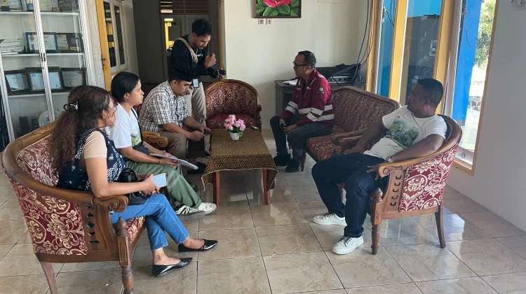 PT SGI Salurkan Bantuan Korban Gempa Flores melalui RRI Ende