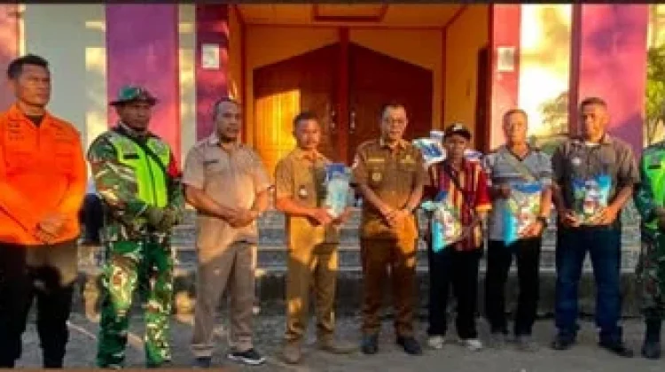 Bupati Ende Salurkan Bantuan untuk Warga Empat Desa Pelosok