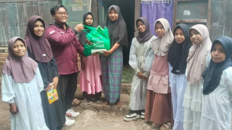 MIN Lembata Bagikan Sembako kepada 50 Kaum Dhuafa pada Peringatan Maulid Nabi