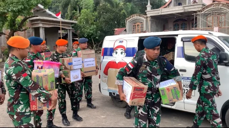 TNI AU Bantu Masyarakat Terdampak Gempa Flores, Salurkan 11 Ton Bantuan